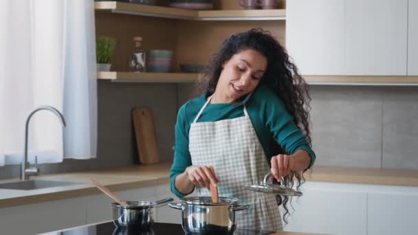 Young Mother Arabian Housewife Curly Woman Lady Wears Apron Preparing — Stock videók