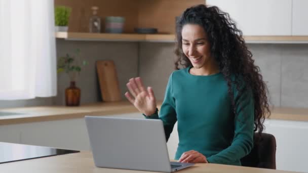 Hispanic Beautiful Student Buyer Young Woman Looking Webcam Wave Hand — Vídeo de Stock