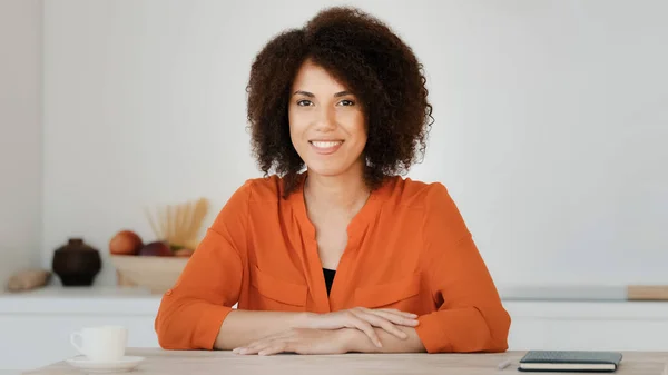 Webcam View Smiling African American Woman Curly Hair Sitting Home — Foto de Stock