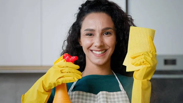 Happy Young Housewife Mistress Female Maid Worker Housekeeper Mother Wife — Fotografia de Stock