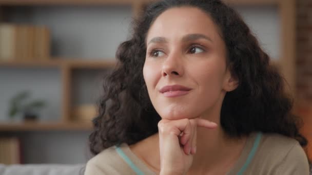 Indendørs Portræt Ekstrem Close Kvindelig Ansigt Med Perfekt Hud Make – Stock-video