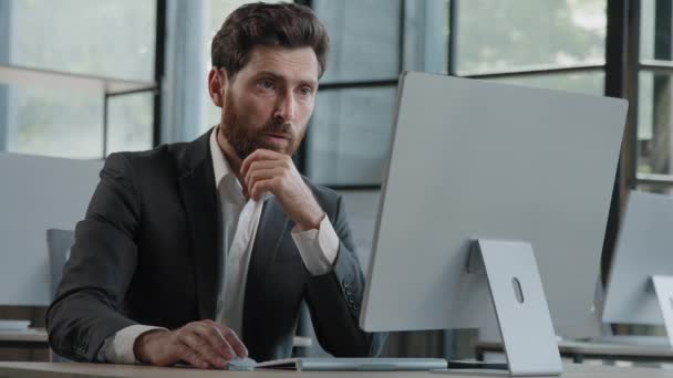 Caucasian Bearded 40S Middle Aged Businessman Worker Employee Man Typing — Vídeos de Stock