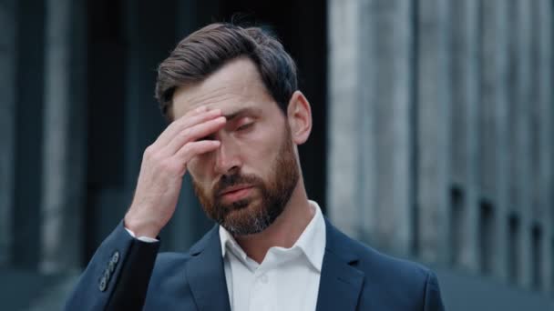 Hombre Retrato Frustrado Triste Caucásico Empresario Preocupa Por Problema Experimentar — Vídeo de stock