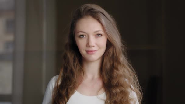 Žena Portrét Roztomilé Krásné Mladé Kavkazské Ženy Blondýny Přirozeným Make — Stock video