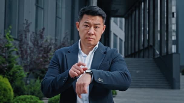 Irritado Preocupado 40S Asiático Empresário Masculino Frustrado Chefe Gerente Ceo — Vídeo de Stock
