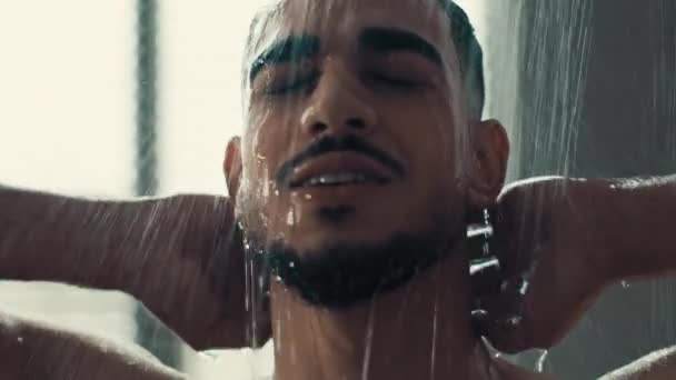 Close Male Head Face Bearded Indian Hispanic Latino Man Wet — Stock Video