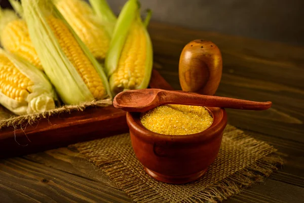 Corn Cobs Wooden Table Small Wooden Pot Corn Grits – stockfoto