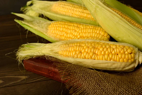 Corn Cobs Rough Fabric Napkins Wooden Table — Stock Photo, Image