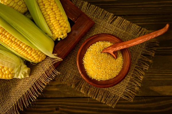 Corn Cobs Wooden Table Small Wooden Pot Corn Grits — Stock Photo, Image