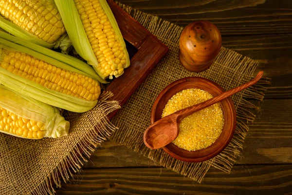 Corn Cobs Wooden Table Small Wooden Pot Corn Grits — Stockfoto