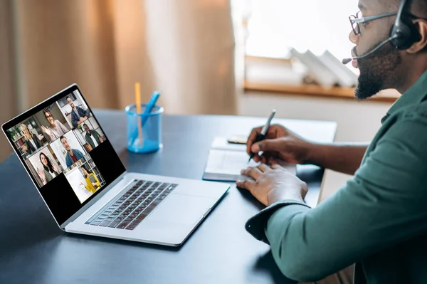 Video konferansı çevrimiçi toplantı sanal insan işleri