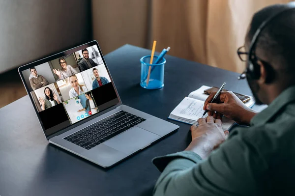 Конференція відеодзвін онлайн зустріч віртуальних людей бізнес — стокове фото