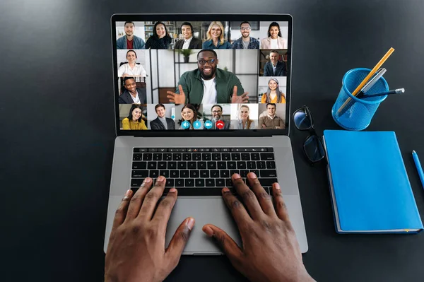 Vídeo conferência de chamadas on-line reunião de pessoas virtuais negócios — Fotografia de Stock