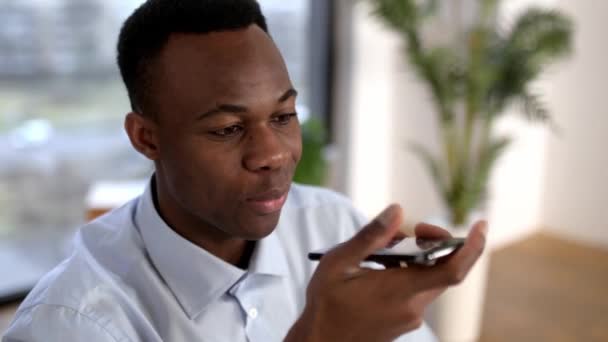 Telefonanruf Konzept Positiver Afrikanisch Amerikanischer Mann Büroangestellter Führungskraft Top Manager — Stockvideo