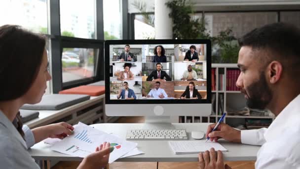 Vista Tela Computador Com Pessoas Diversidade Videoconferência Reunião Negócios Dois — Vídeo de Stock