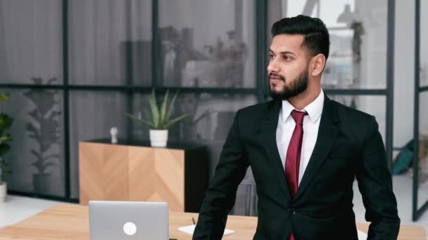 Handsome Confident Successful Indian Arabian Businessman Formal Suit Male Entrepreneur — Vídeo de Stock