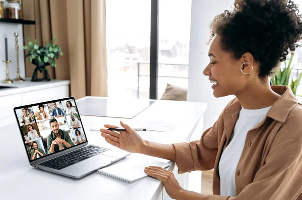 Virtual Meeting Brainstorm Colleagues Online Conversation African American Successful Young — Stok Foto
