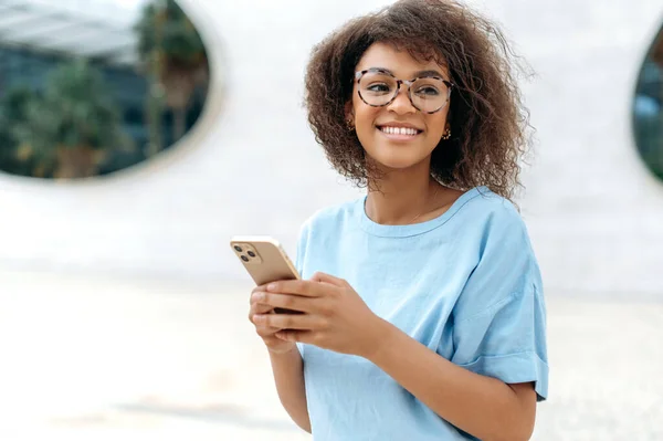 Pretty Happy African American Young Curly Haired Woman Glasses Wearing — Stockfoto