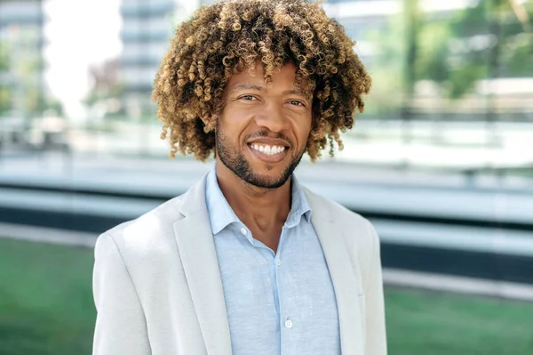 Close Photo Handsome Attractive Positive African American Brazilian Man Curly — Fotografia de Stock