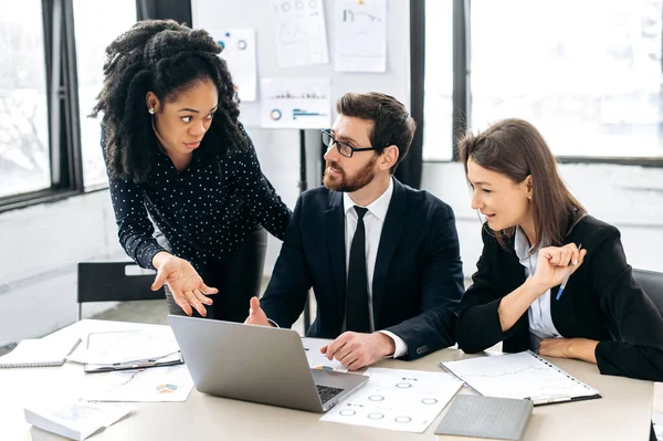 Business Partners Working Together Project Multiracial Colleagues Brainstorming Strategy Together — Foto de Stock