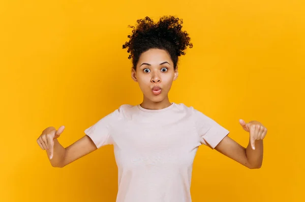 Shocked Confused African American Curly Haired Young Woman Surprised Looks — 스톡 사진