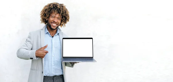 Panoramic Photo Positive Curly African American Brazilian Man Stylishly Dressed — 스톡 사진