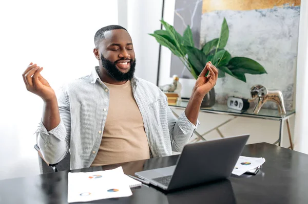 Satisfied Peaceful Calm African American Stylish Man Freelancer Designer Company — Fotografia de Stock