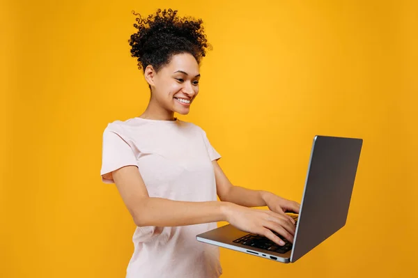 Happy Excited African American Young Woman Curly Hair Looks Laptop — Stockfoto