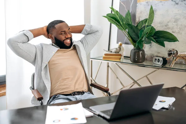 Happy Calm African American Man Freelancer Company Employee Sits Workplace — Fotografia de Stock