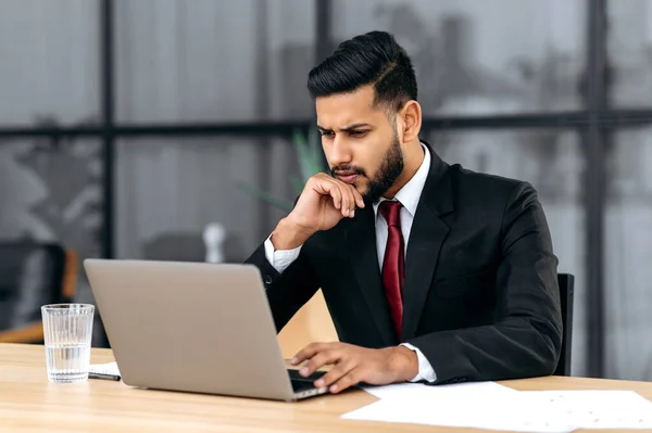 Confused Puzzled Indian Arabian Young Businessman Entrepreneur Suit Sitting His — Foto de Stock
