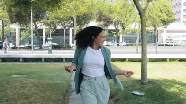 Cheerful Brazilian Hispanic Young Stylish Business Woman Dancing Having Fun — Video