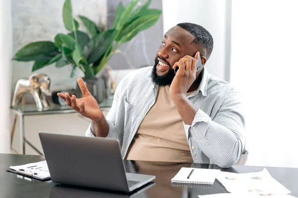 Cell Phone Conversation Positive African American Man Having Smartphone Negotiation — Fotografia de Stock
