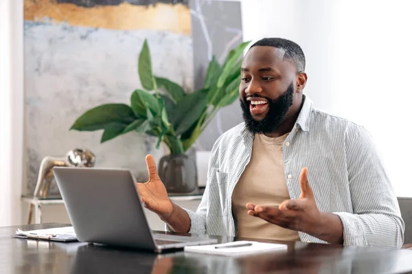 Online Conversation Successful Confident African American Man Executive Company Manager — Fotografia de Stock