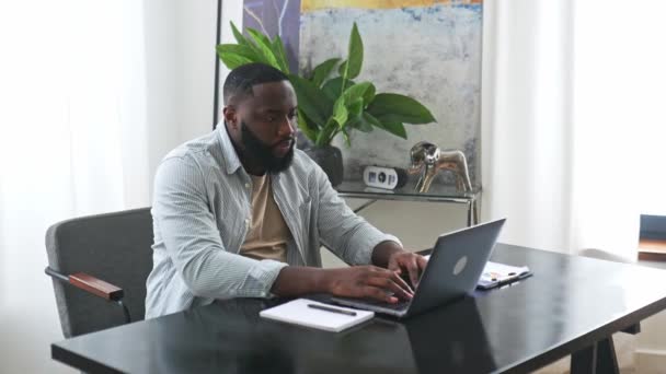 Video Positive Confident Successful African American Young Man Sales Manager — Stok video