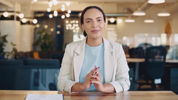 Friendly Pretty Young Mixed Race Successful Woman Business Mentor Financial — Vídeo de Stock