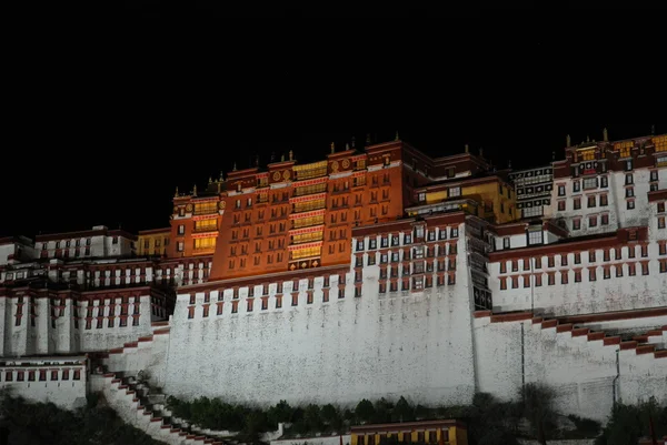 Palais de Potala dans la nuit — Photo