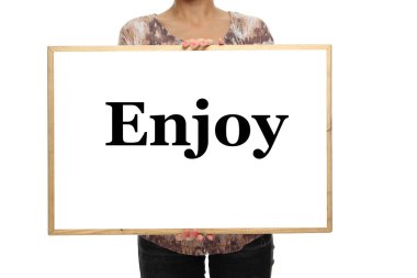 Vücut beyaz bir tahta tutuyor.