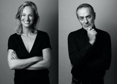 Güzel mutlu insanlar arka planda