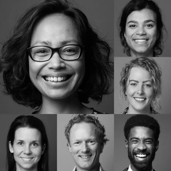 Grupo de pessoas na frente de um fundo branco — Fotografia de Stock