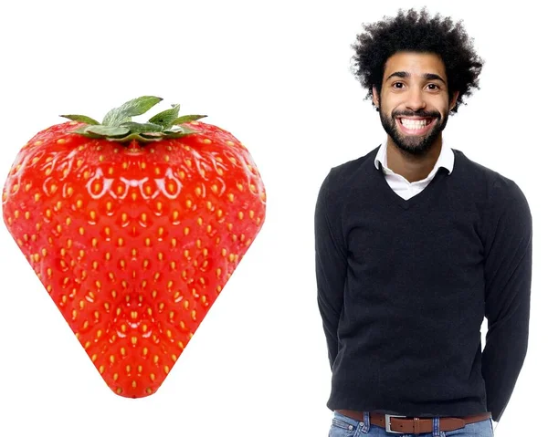 Bel homme avec une fraise — Photo