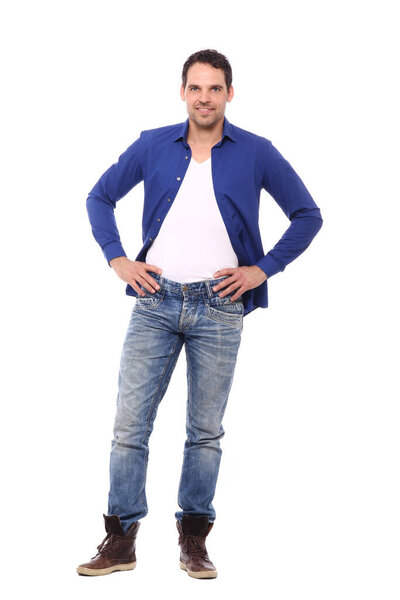 Человек, стоящий на белом фоне