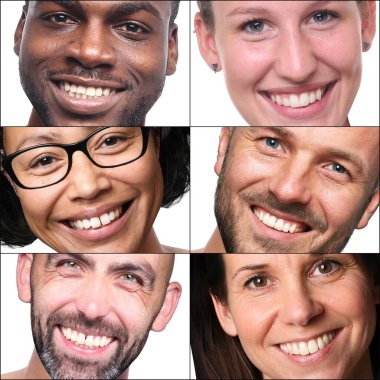 Güzel, mutlu bir grup insan beyaz bir arkaplan önünde kolaj yapıyor.