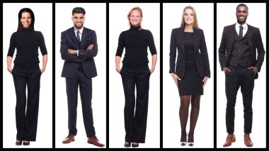 Beyaz arka plan önünde çok ırklı insanlardan oluşan güzel bir grup.