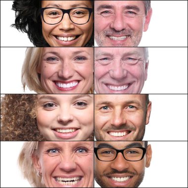 Güzel, mutlu bir grup insan beyaz bir arkaplan önünde kolaj yapıyor.