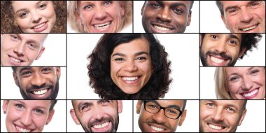 Güzel, mutlu bir grup insan beyaz bir arkaplan önünde kolaj yapıyor.