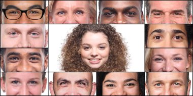 Güzel, mutlu bir grup insan beyaz bir arkaplan önünde kolaj yapıyor.