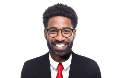 Renkli bir arka plan önünde güzel adam 