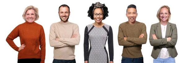 Grupo de personas hermosas frente a un fondo — Foto de Stock