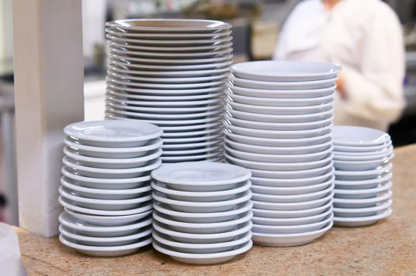 Pratos limpos na cozinha — Fotografia de Stock