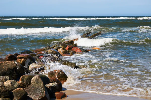 Stříkající příboj moře — Stock fotografie